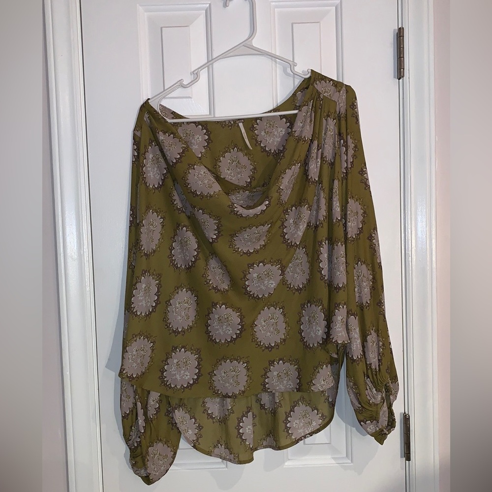 Free People Women’s Oversized Olive Green Floral Top, with Balloon Sleeves Smal